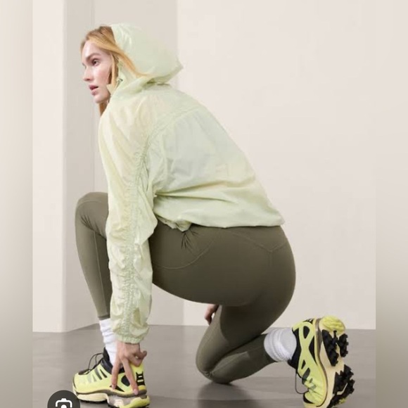 Athleta S Expedition Jacket Celadon Tint Green Light Green Hooded Windbreaker - Picture 2 of 10